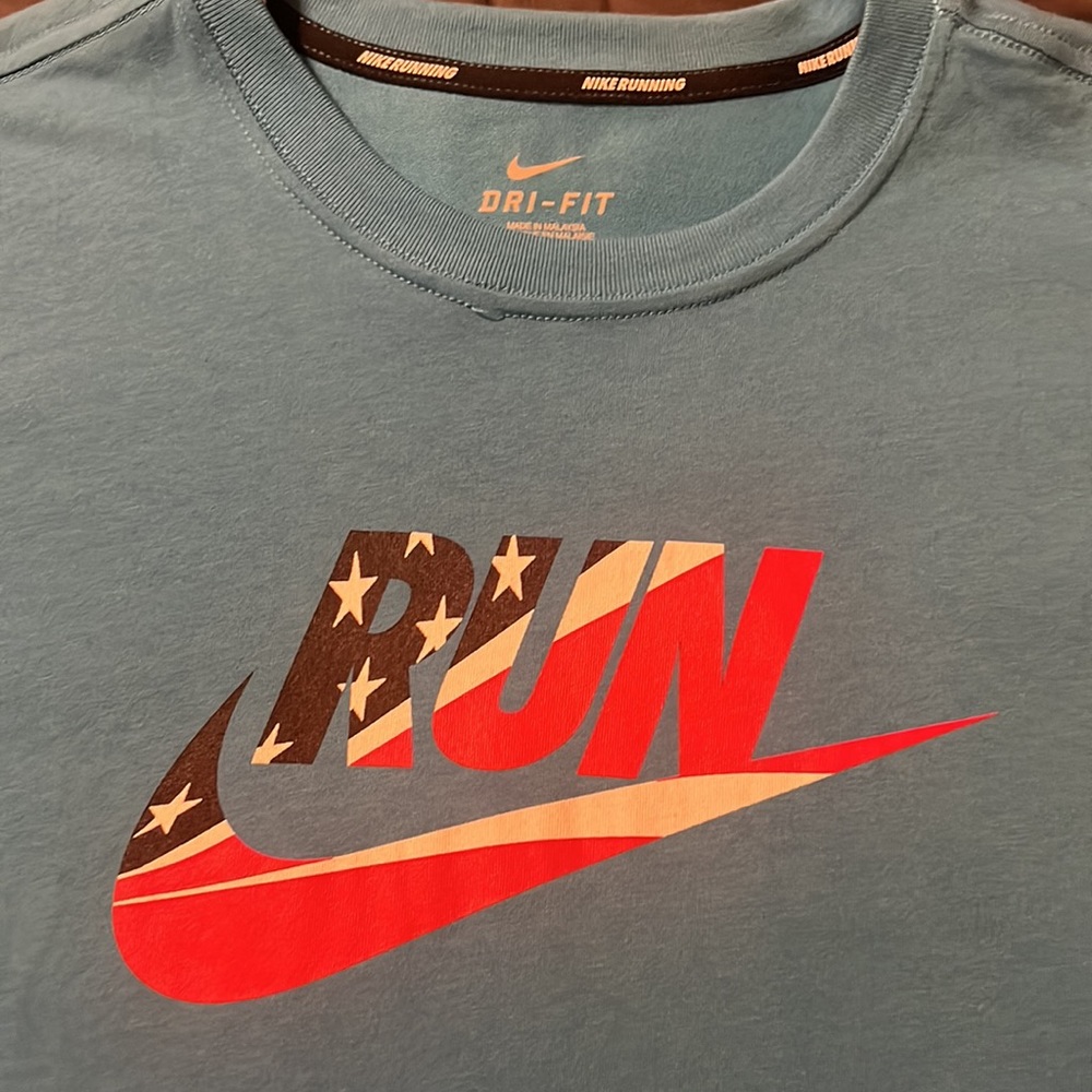 Nike Light Blue Short Sleeve Tee with Red & White 'RUN' Graphic - Picture 2 of 3